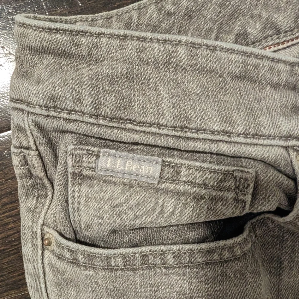 2/$15 ✨L.L Bean Favorite Fit Petite Jeans - Picture 4 of 5